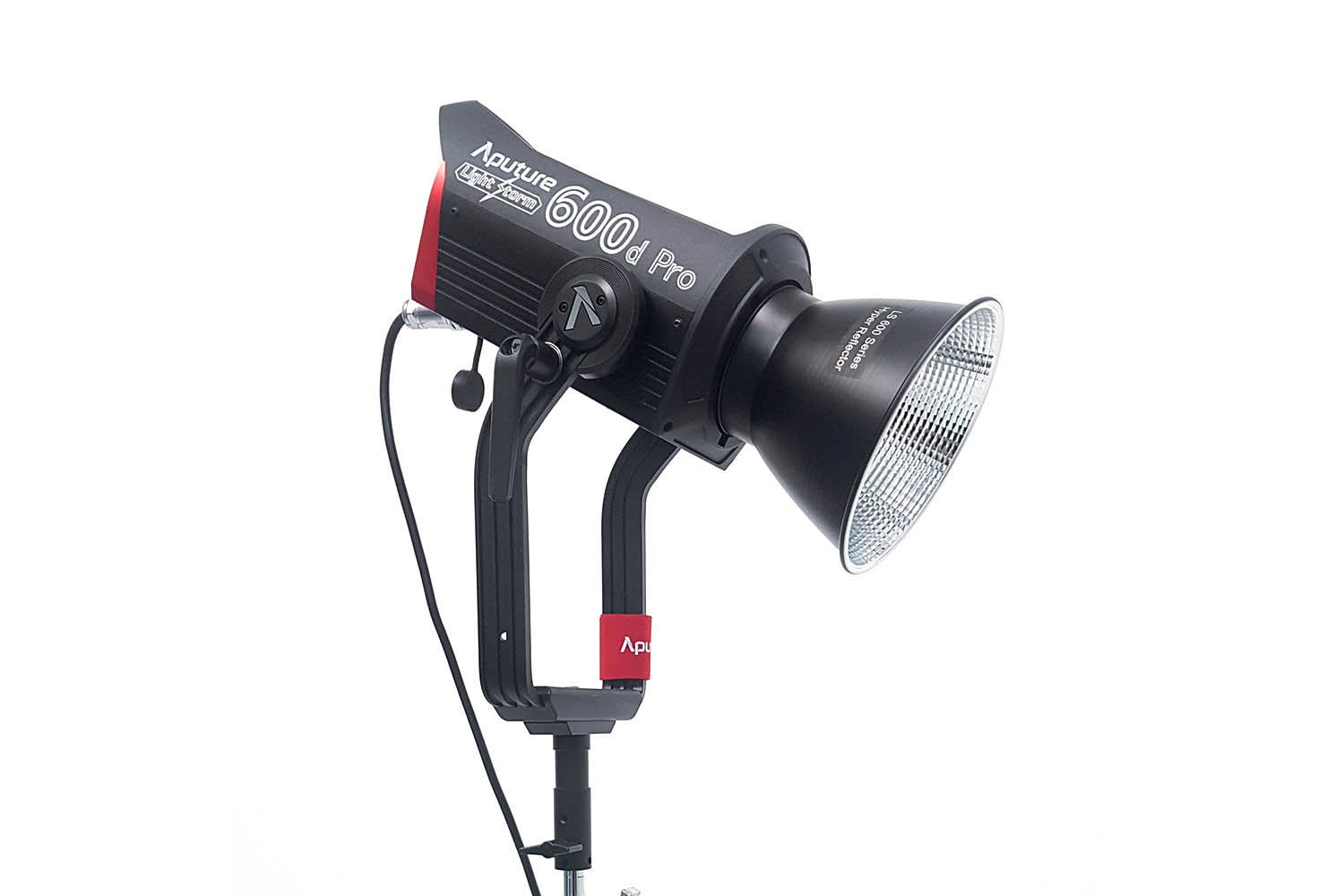 Aputure LS 600d Pro Light  פנס עצמתי עם תאורה רציפה בעל חיבור Bowens עם מגוון מרככי אור: דיש, סופטבוקס, אוקטוגיין 90, Lantern 90, תוספת עדשה לפנס APUTURE FRESNEL 2X, אוהל ריכוך Aputure Light Dome II